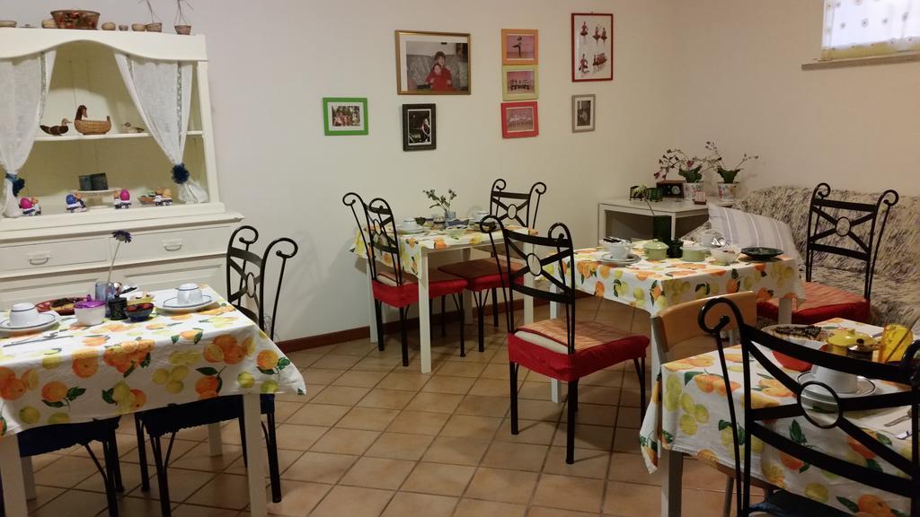 A Due Passi Dal Mare B&B Numana Exterior photo