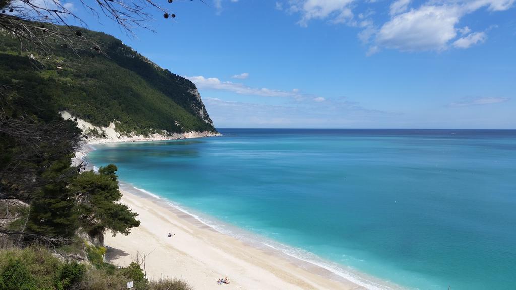 A Due Passi Dal Mare B&B Numana Exterior photo