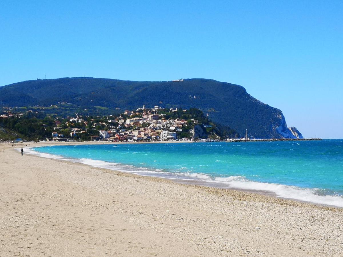 A Due Passi Dal Mare B&B Numana Exterior photo