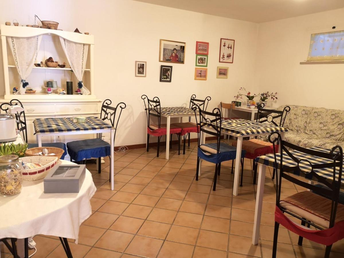 A Due Passi Dal Mare B&B Numana Exterior photo