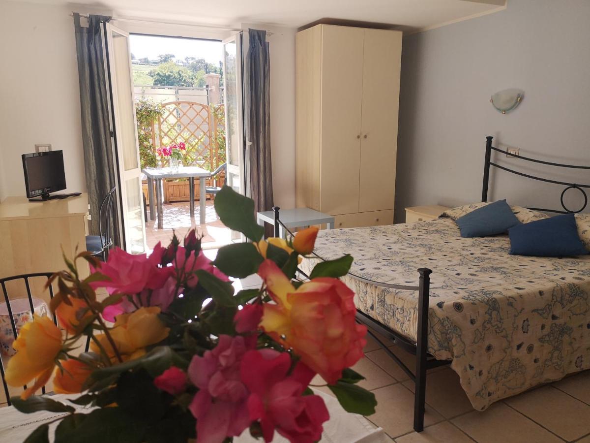 A Due Passi Dal Mare B&B Numana Exterior photo