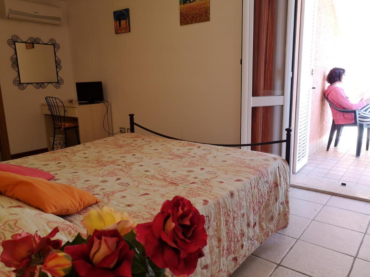 A Due Passi Dal Mare B&B Numana Exterior photo
