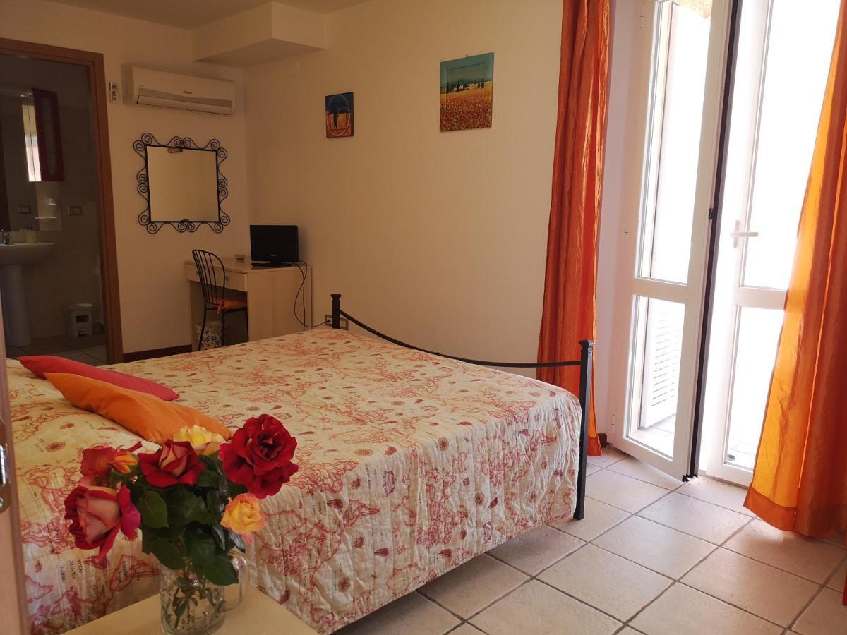 A Due Passi Dal Mare B&B Numana Exterior photo